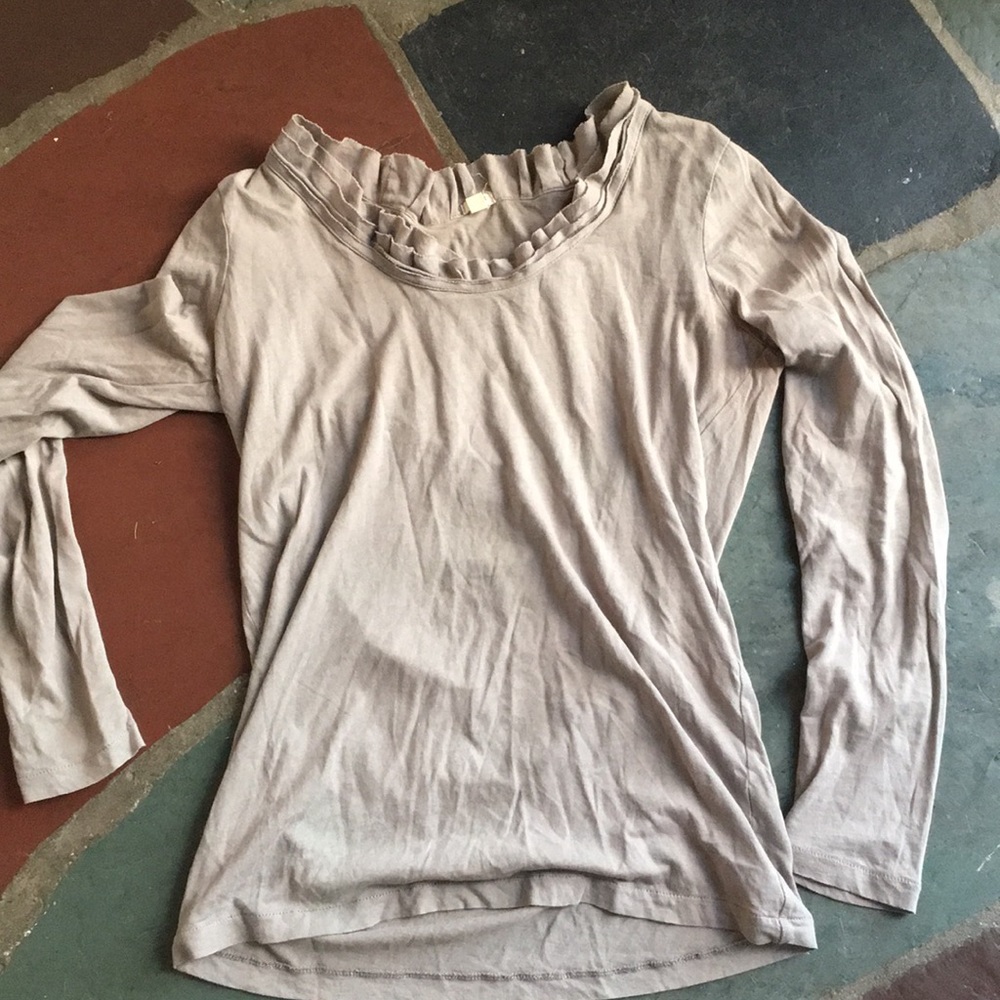 Gray ruffle neck long sleeve shirt